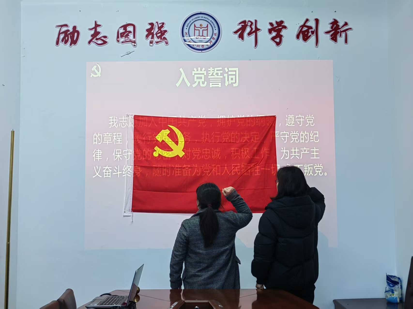 5d16e8e01eafbc123561de6f9453971f.jpg